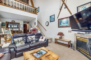 4 Bed 4 Bath Studio Apartment in Fraser