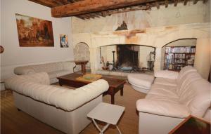 Maisons de vacances Awesome Home In Arles : photos des chambres