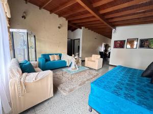 casa para 16 personas laureles - 3-звездочные отели в городе Медельин