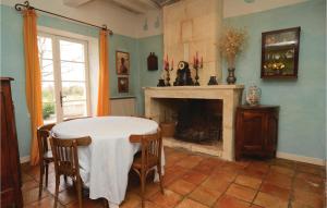 Maisons de vacances Awesome Home In Arles : photos des chambres