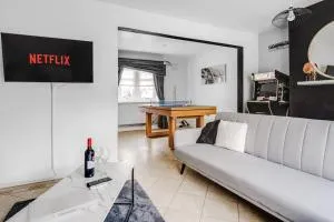 Modern Warm 4 Bedroom House - Bickerstaffe