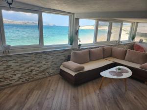 One-Bedroom Holiday Home room in Secluded fisherman's cottage Cove Prnjica Pag - 12620