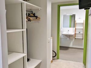 Maisons de vacances Gite Villiers-Charlemagne, 3 pieces, 5 personnes - FR-1-600-140 : photos des chambres