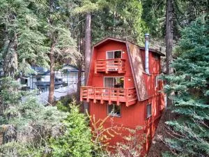 Pet & Kid Friendly Cozy Cabin, BBQ, Firepit, Outdoor Dining, Forest Views - Crest Park