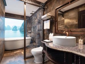 Suite Nhỏ Hướng Đại Dương Có Ban Công (Junior Suite with Balcony and Ocean View)