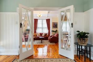 Elegant Goldfields Retreat - Spa Bath & Privacy