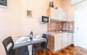 Nice Apartment In Vir With Kitchen