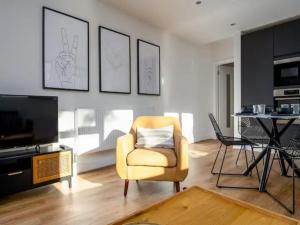 Modern and Bright Home Minutes From Central London - Pass the Keys