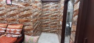 Luxury flat in foreigner areof lajpat nagar with fully equipped kitch