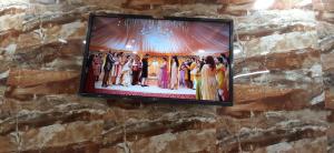 Luxury flat in foreigner areof lajpat nagar with fully equipped kitch
