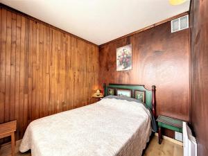 Appartements Appartement lumineux · Ski aux pieds · Centre station · Pres des commerces et ESF - FR-1-267-277 : photos des chambres