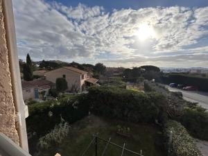 Sainte-Maxime : Appartement lumineux 2 pièces avec parking dans résidence calme - FR-1-226-536