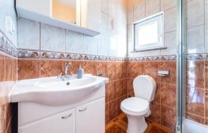 Nice Apartment In Vir With Kitchen