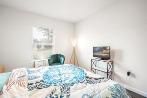 Coastal Vibes & Family Fun-Spacious 3BR, Kidz Zone, Desirable Neighborhood