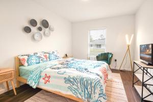 Coastal Vibes & Family Fun-Spacious 3BR, Kidz Zone, Desirable Neighborhood