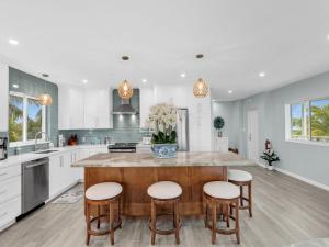 Atlantic Escape 2B 3Ba Views, Pool, Balcony