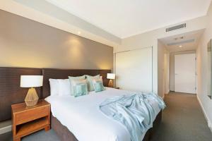 Breezy Harbourfront Resort Escape with Tropical Pool