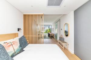 Comfortable studio with city views