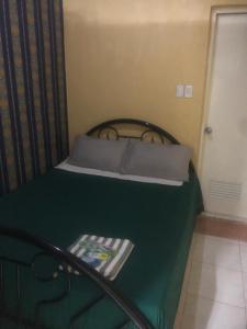 JOHNFONZ BUILDING Spacious Room