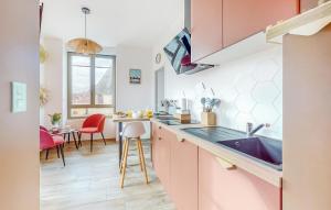 1 Bedroom Stunning Apartment In Melrand