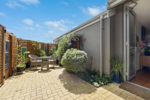 1 x Haven on Seine - luxury apartment overlooking the bay.