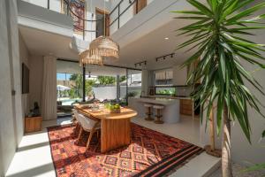 Berawa Breeze - Chic 4BR Beachside Oasis with Sauna