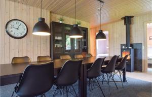 Cozy Home In Humble With Sauna