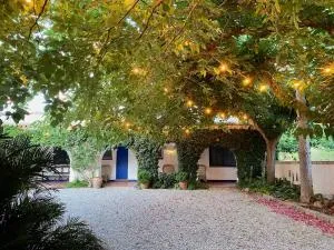 MASIA CENTENARIA EN SITGES - Puigmoltó