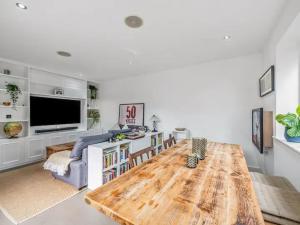 Modern Terrace Apartment in Putney - Pass the Keys