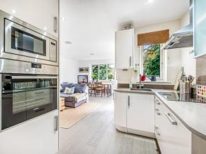Modern Terrace Apartment in Putney - Pass the Keys