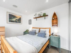 Modern Terrace Apartment in Putney - Pass the Keys