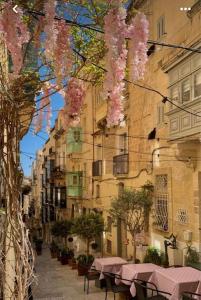 City Penthouse with roof terrace and sea views