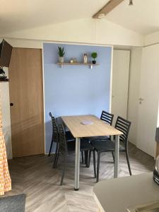 Villages vacances Mobil-home 4 places climatise dans camping 4* : photos des chambres