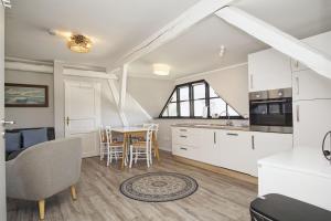 nah am Meer, ruhige Lage, gratis Nutzung vom AHOI Erlebnisbad und Sauna in Sellin - Haus Büdnerstube FeWo 4