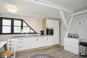 nah am Meer, ruhige Lage, gratis Nutzung vom AHOI Erlebnisbad und Sauna in Sellin - Haus Büdnerstube FeWo 4