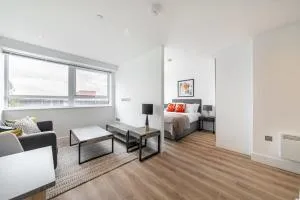 Modern and Bright Studio in Central East Grinstead - 菲尔布里奇