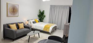 Elite 6 Sports Residence, Lavish Studio by Golden Casa