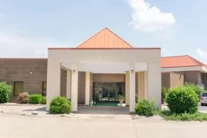 Super 8 by Wyndham Harrison OH - Harrison