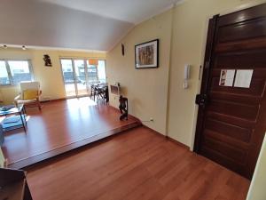 Oeiras, 2 bedroom apartment w balcony and barbecue next to Parque dos Poetas
