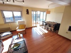 Oeiras, 2 bedroom apartment w balcony and barbecue next to Parque dos Poetas