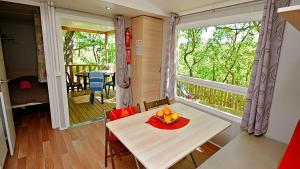 Campings Camping Rives du Lac de Sainte Croix : photos des chambres
