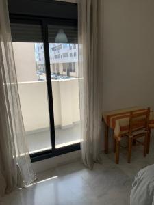 Habitacion privada en piso compartido de dos habitaciones en urbanización con piscina y pista de padel