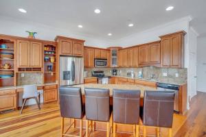 Unique 5 BDR Home on the Marsh! HOT TUB amazing su