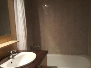 Studio cosy avec balcon et parking à Brides-les-Bains - FR-1-512-249