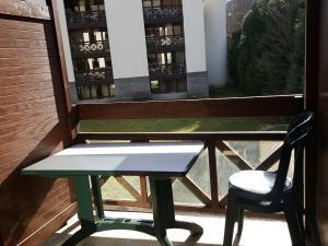 Studio cosy avec balcon et parking à Brides-les-Bains - FR-1-512-249