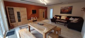 Ferienwohnung MW 1b 82m2 Höxter Weserbergland Weser inkl 2 Terrassen Wäsche und Endreinigung Self CheckIn