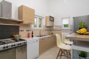 Charmante Villa mit privatem Pool, Klima, Sonnenliegen, Terrasse und Grill