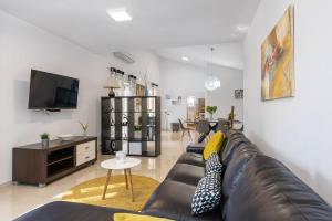 Charmante Villa mit privatem Pool, Klima, Sonnenliegen, Terrasse und Grill