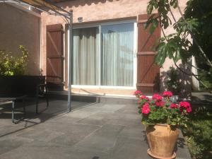 Studio chez Charles et Marie, indépendant de la maison, accès piscine, très calme,