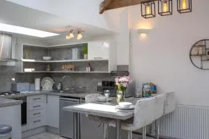 The Dairy Newport, Pembrokeshire - Dinas